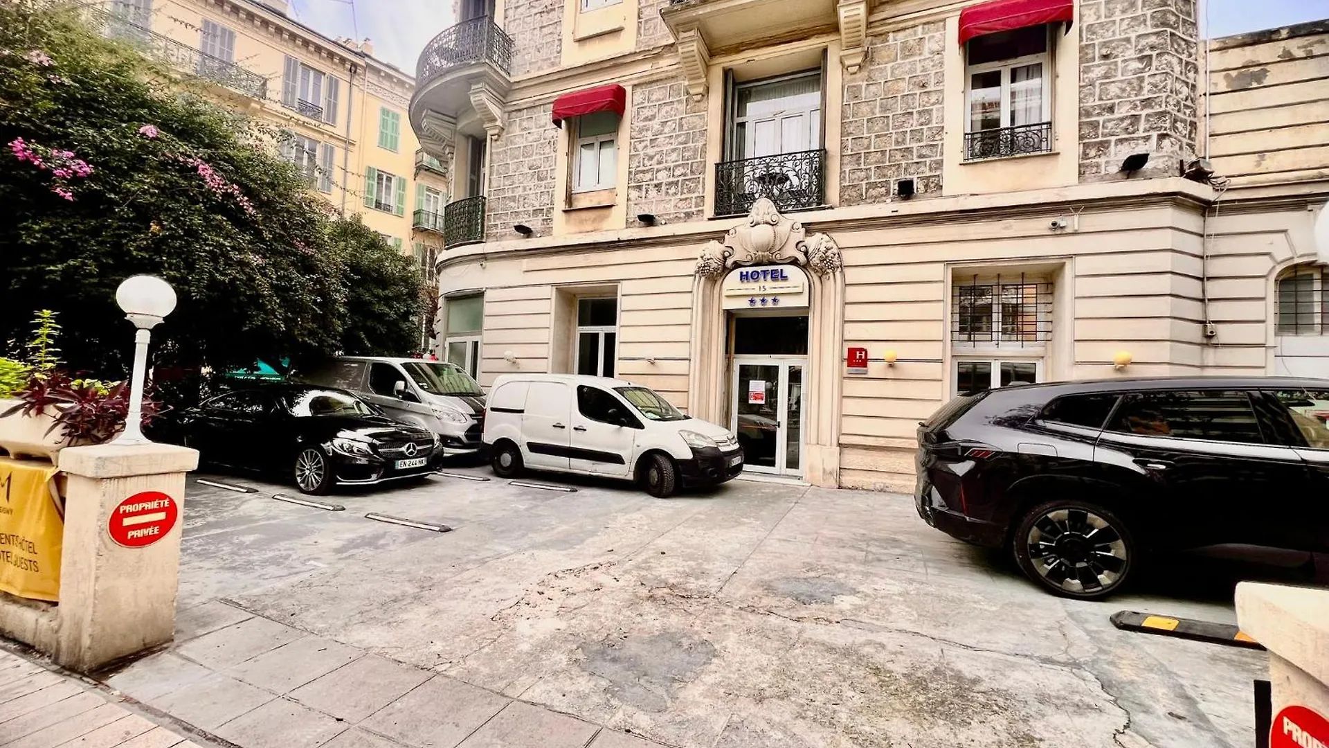 Liberation Center - Private Balcony - 24&7 Reception - Luggage Storage Aparthotel Nice France
