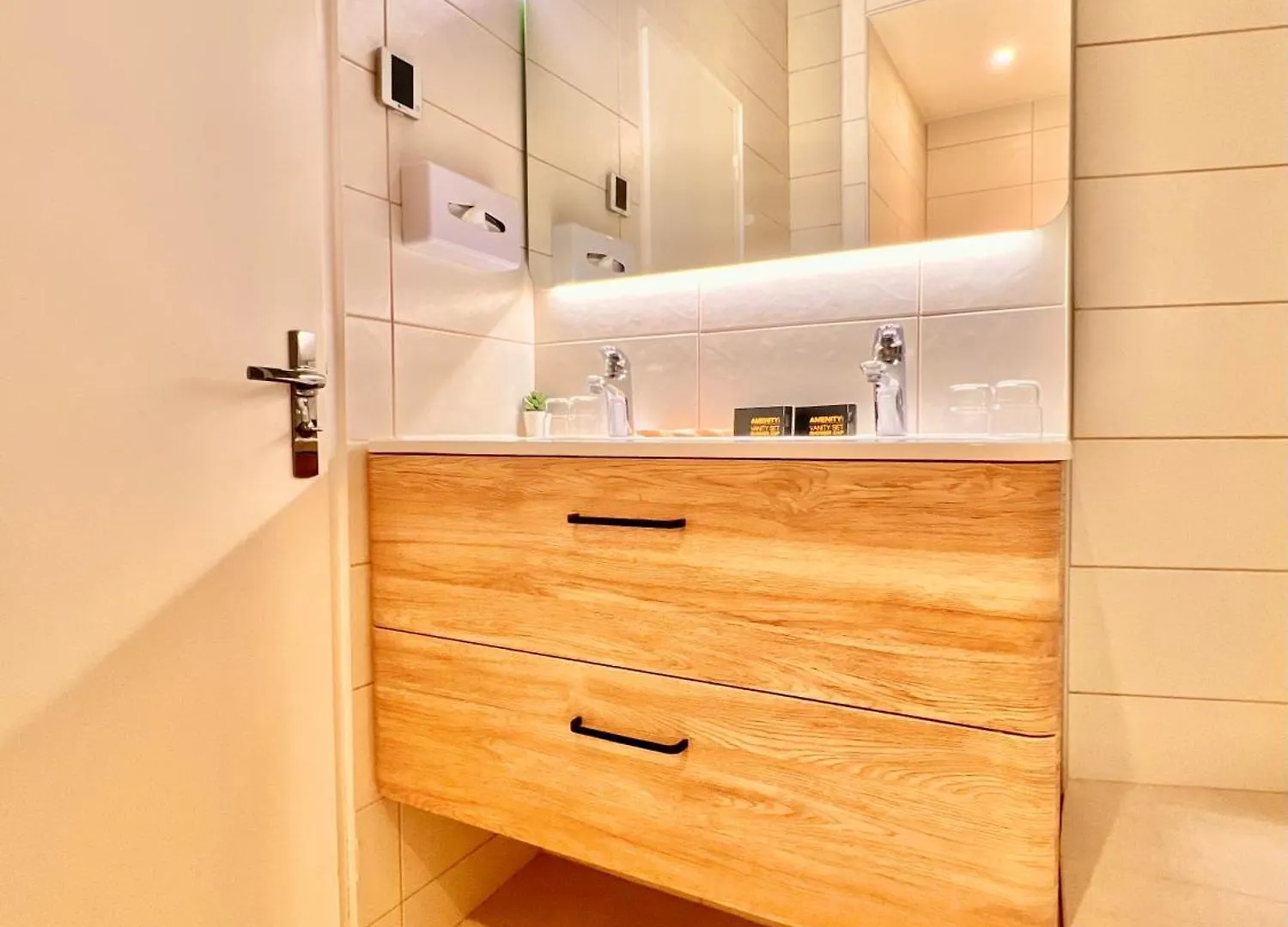 Liberation Center - Private Balcony - 24&7 Reception - Luggage Storage Aparthotel Nice