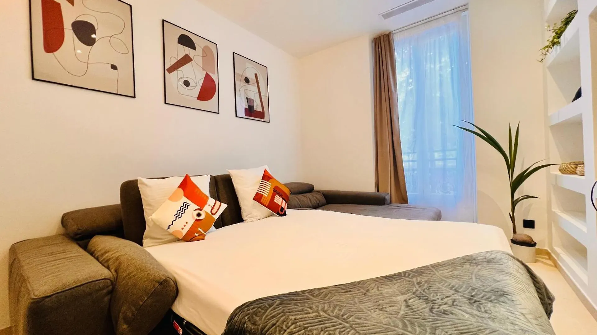 Liberation Center - Private Balcony - 24&7 Reception - Luggage Storage Aparthotel Nice France