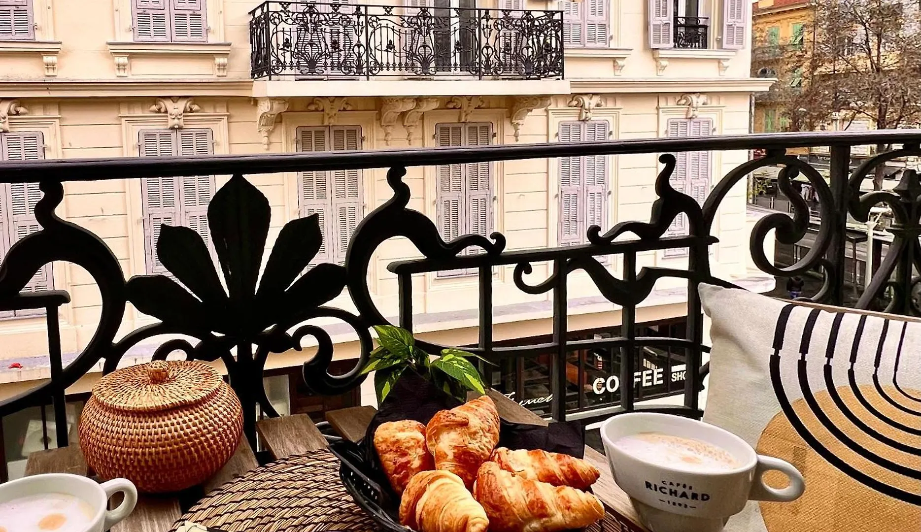 Liberation Center - Private Balcony - 24&7 Reception - Luggage Storage Aparthotel Nice